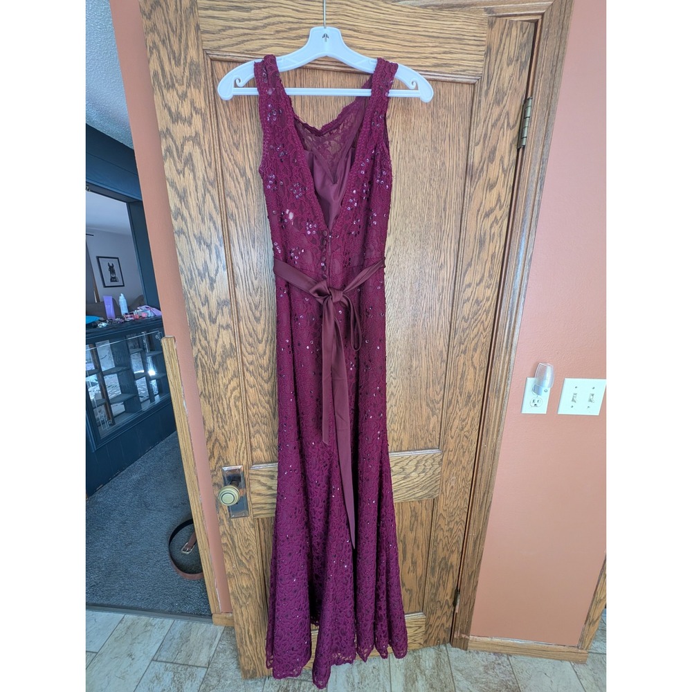 Mori Lee Madeline Gardner Burgundy Lace Sequin V-Neck Formal Gown Dress 12